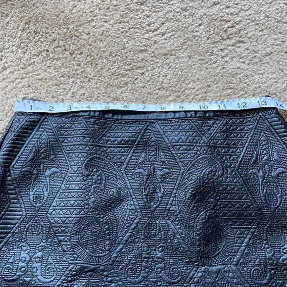 Chelasea & Violet faux leather embossed mini skirt - Picture 7 of 9